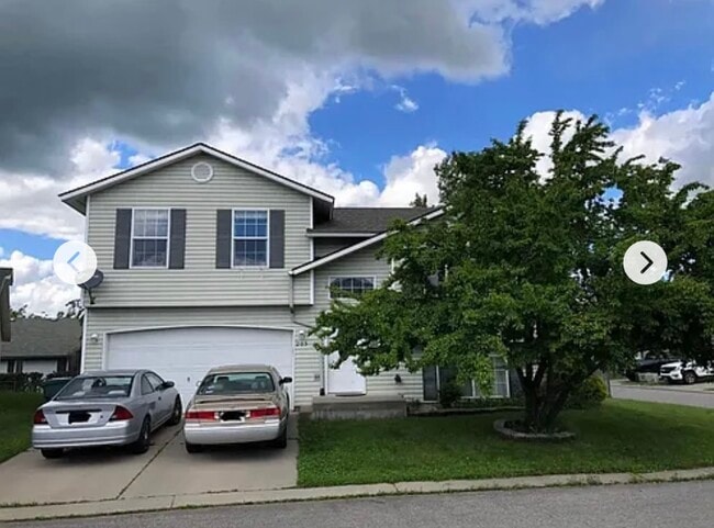 property at 205 W Chippewa Dr
