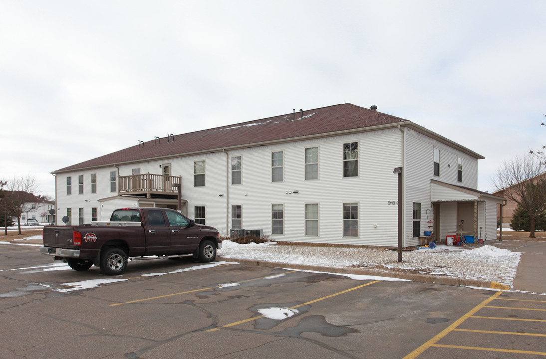 Cedar Grove Apartments in Menomonie, WI - Building Photo