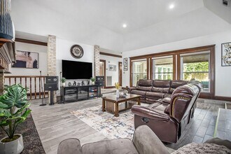 15106 Dawnbrook Dr in Houston, TX - Building Photo - Building Photo