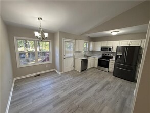 8111 Oak Arbor Rd in Greensboro, NC - Building Photo - Building Photo