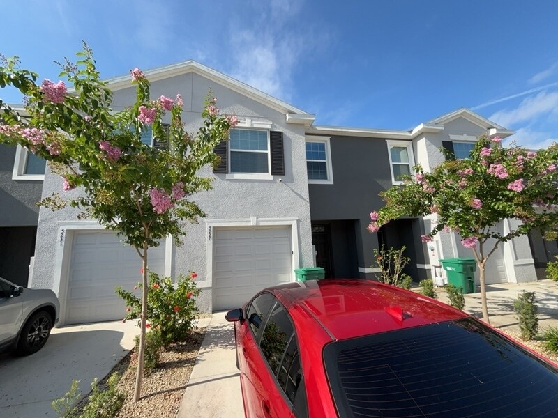 5227 Dragonfly Dr in Wildwood, FL - Building Photo