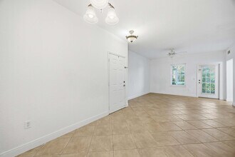 23580 Walden Center Dr in Estero, FL - Foto de edificio - Building Photo