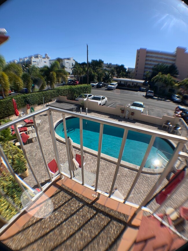 3215 NE 15th St, Unit 204