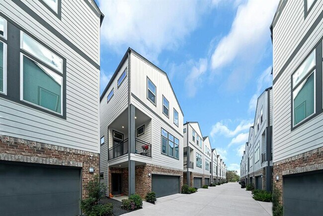 734 W Donovan St in Houston, TX - Building Photo - Building Photo