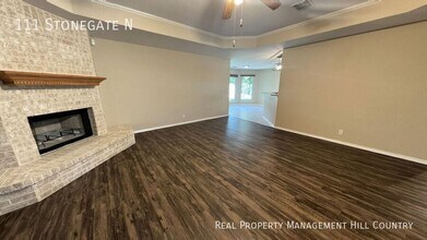111 Stonegate N in Boerne, TX - Building Photo - Building Photo