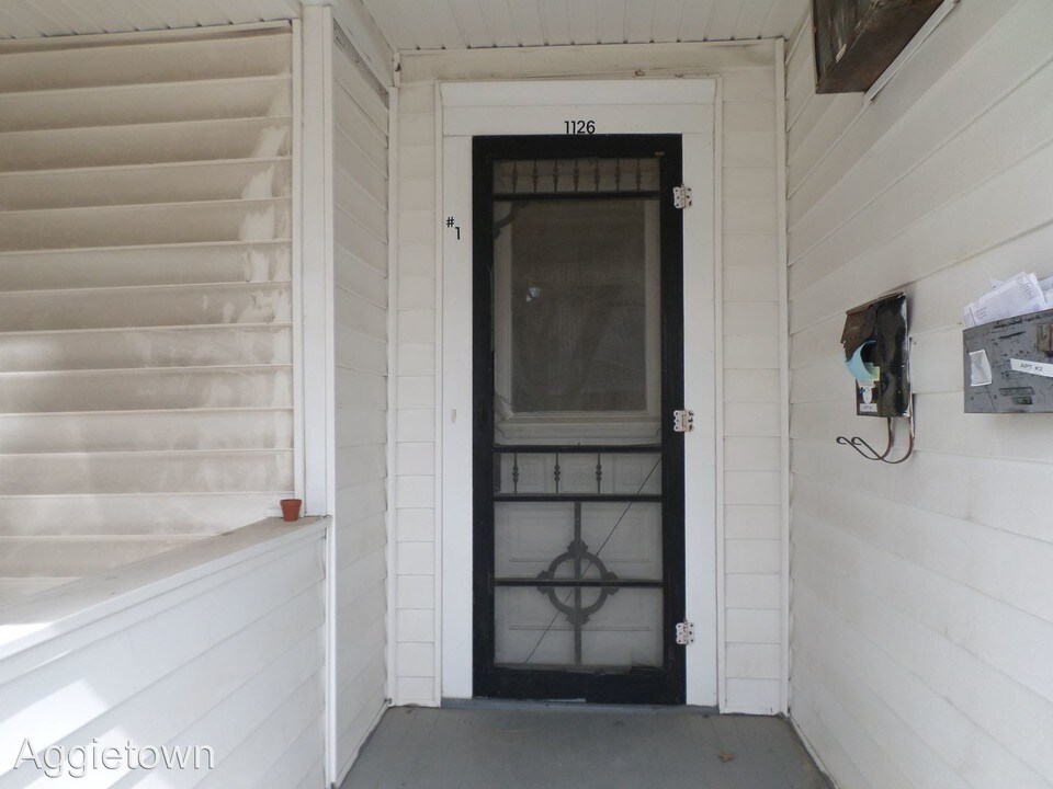 1126 Vattier Street in Manhattan, KS - Building Photo