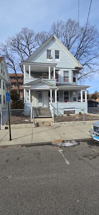 24 Bronx Ave, Unit 1 in Bridgeport, CT - Building Photo