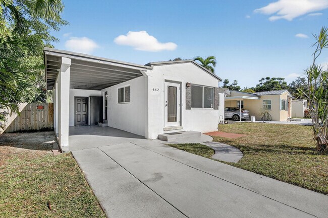 642 SW 11th St in Hallandale Beach, FL - Building Photo - Building Photo