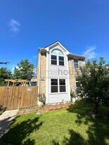 400 Greenview Dr in Virginia Beach, VA - Building Photo