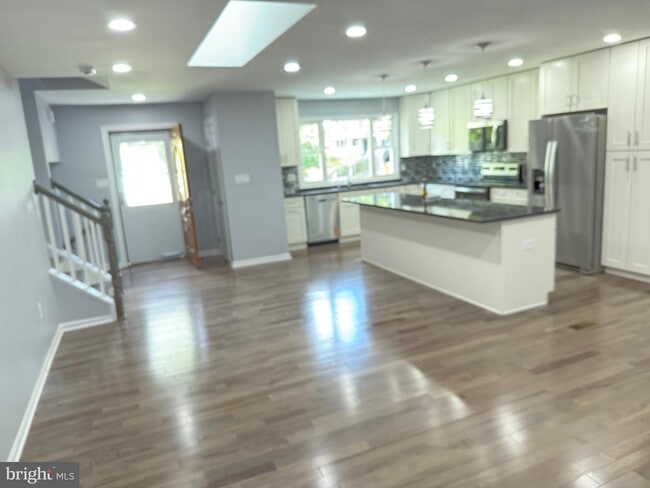 7810 Newington Woods Dr in Springfield, VA - Building Photo - Building Photo