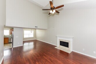 1910 Lawndale Dr in Spring Hill, TN - Building Photo - Building Photo