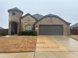 1905 Sunflower Dr in Glenn Heights, TX - Building Photo