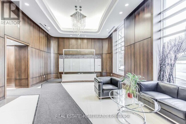 18 Valley Woods Rd in Toronto, ON - Building Photo - Building Photo