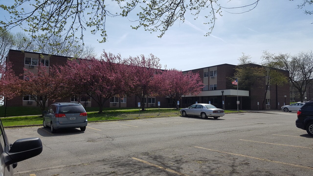 Crossroads Square in Waterloo, IA - Foto de edificio