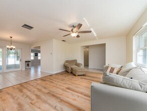 2395 6th Ave SW in Largo, FL - Building Photo - Building Photo