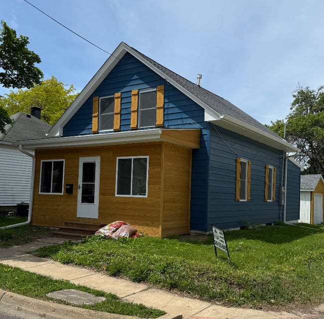 property at 118 N High St