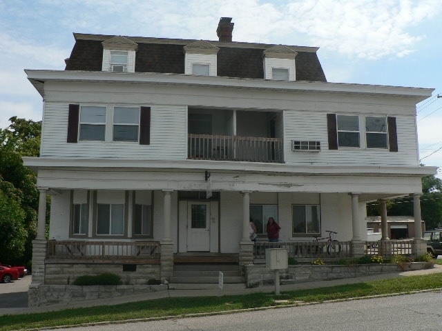 1330 I St in Bedford, IN - Foto de edificio