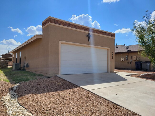 7204 Copper Sky Ct in El Paso, TX - Foto de edificio - Building Photo