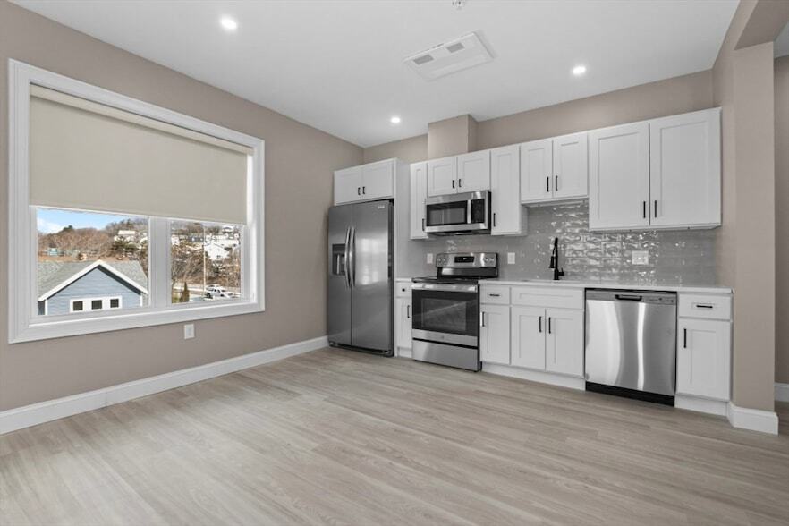 5 Washington Ave, Unit 503 in Revere, MA - Building Photo