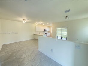 8317 NW 45th St in Doral, FL - Building Photo - Building Photo