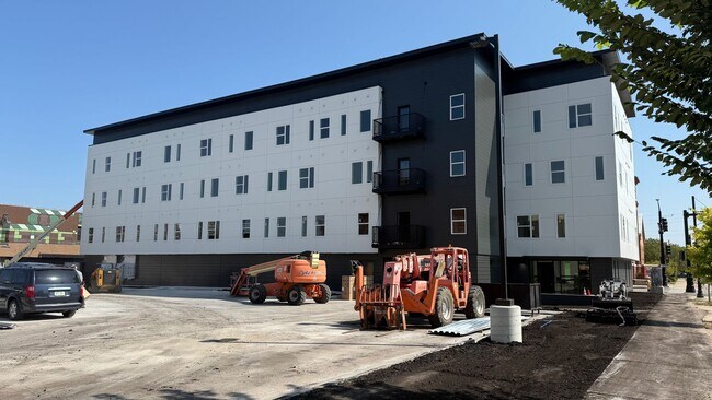 The Delaware - Luxury Apartment's in Mason... in Mason City, IA - Building Photo - Building Photo