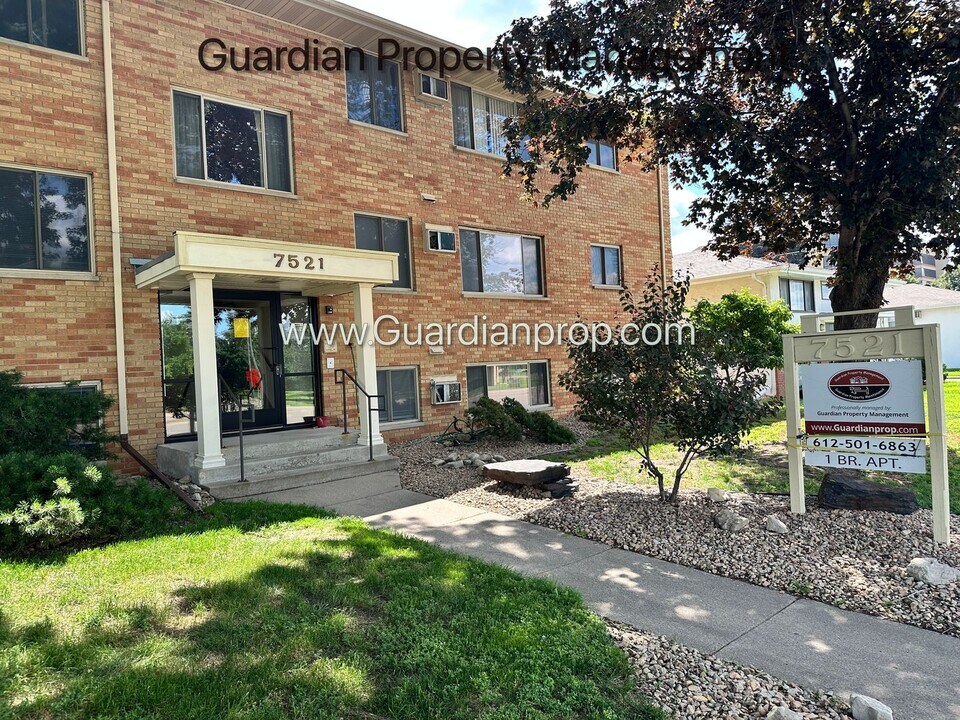 7521 Penn Ave S in Minneapolis, MN - Building Photo