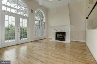 2217 N Oak Ct in Arlington, VA - Building Photo - Building Photo