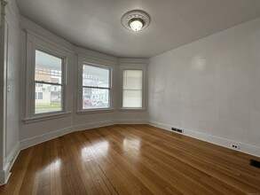 216 Ogden St-Unit -1 in Bridgeport, CT - Foto de edificio - Building Photo