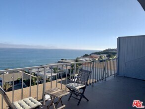 18203 Coastline Dr-Unit -15 in Malibu, CA - Building Photo - Building Photo