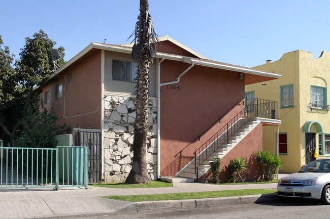 1104 Cherry Ave in Long Beach, CA - Foto de edificio - Building Photo