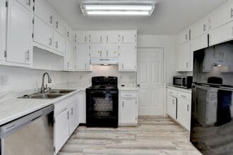 4395 Flakes Mill Rd in Ellenwood, GA - Building Photo - Building Photo