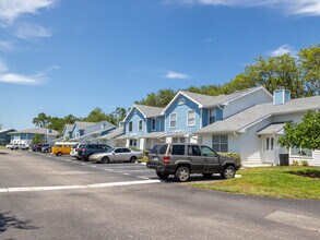 Deerfield Lakes Condominiums in Jacksonville, FL - Building Photo - Building Photo