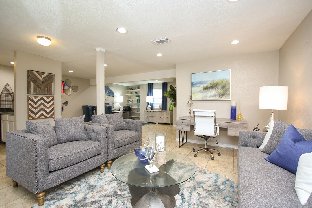 Banyan Bay Apartment Homes in Dickinson, TX - Foto de edificio