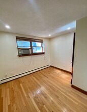 39 Loomis St, Unit 39A in Cambridge, MA - Building Photo - Building Photo