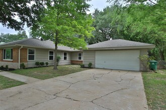 9351 Willowview Ln in Houston, TX - Building Photo - Building Photo