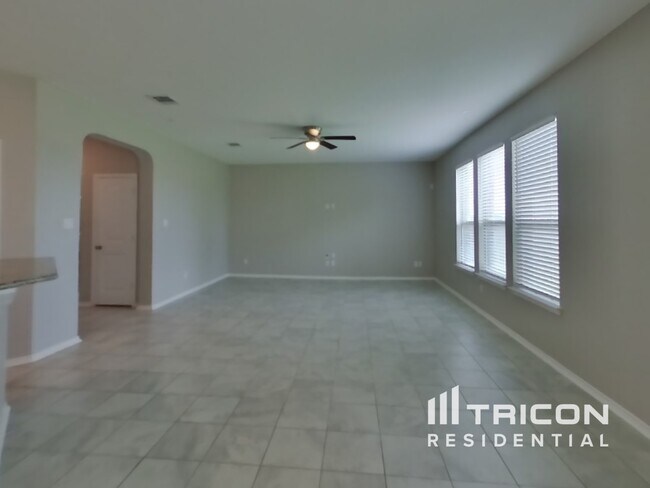119 Gustaf Trl in Uhland, TX - Foto de edificio - Building Photo