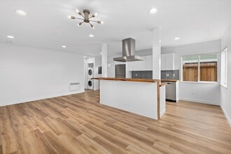 11235 37th Ave SW in Seattle, WA - Building Photo - Building Photo