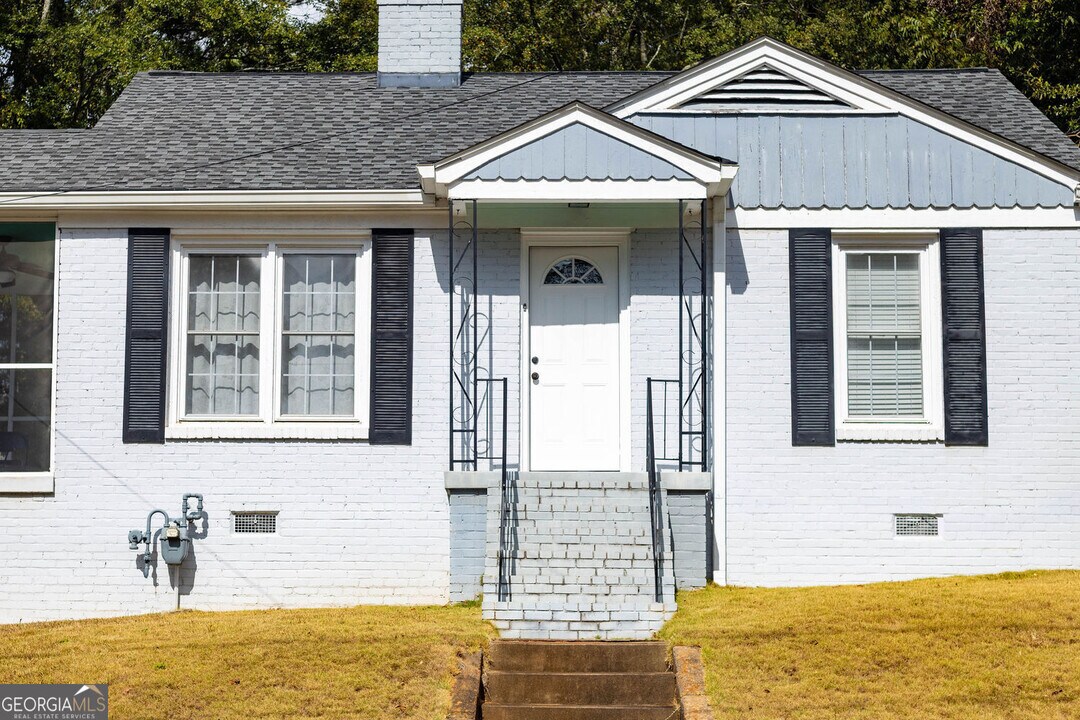 1275 E Forrest Ave in Atlanta, GA - Building Photo