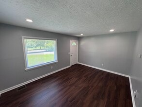 4926 Daleray Dr in Louisville, KY - Building Photo - Building Photo