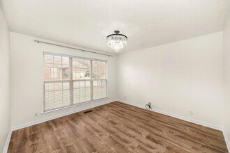 7028 Sugarplum Rd in Nashville, TN - Foto de edificio - Building Photo