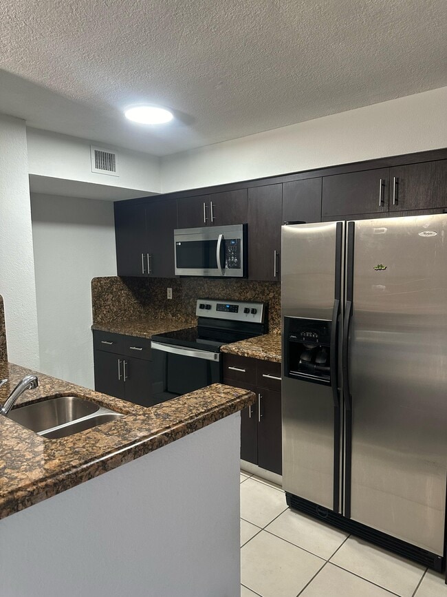 15231 SW 80th St, Unit 606 in Miami, FL - Foto de edificio - Building Photo