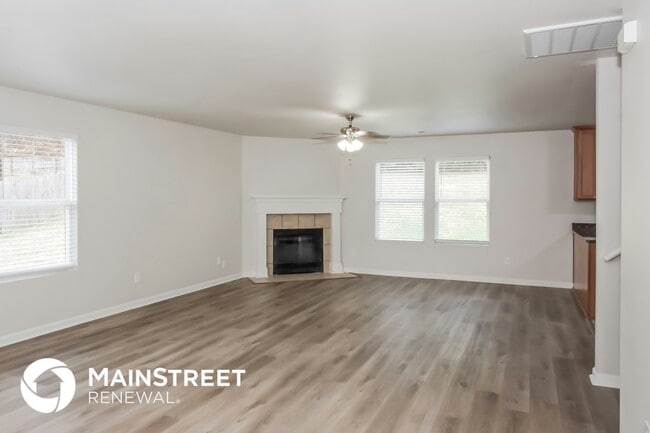 174 Ranier St in Meridianville, AL - Foto de edificio - Building Photo