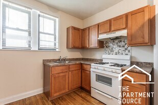 621 W Melrose St, Unit K1 in Chicago, IL - Building Photo