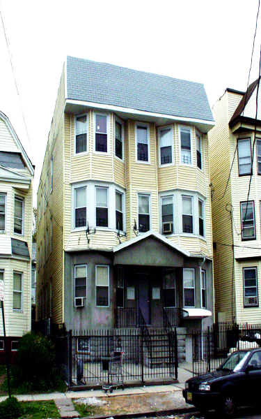 139 N 11th St in Newark, NJ - Building Photo