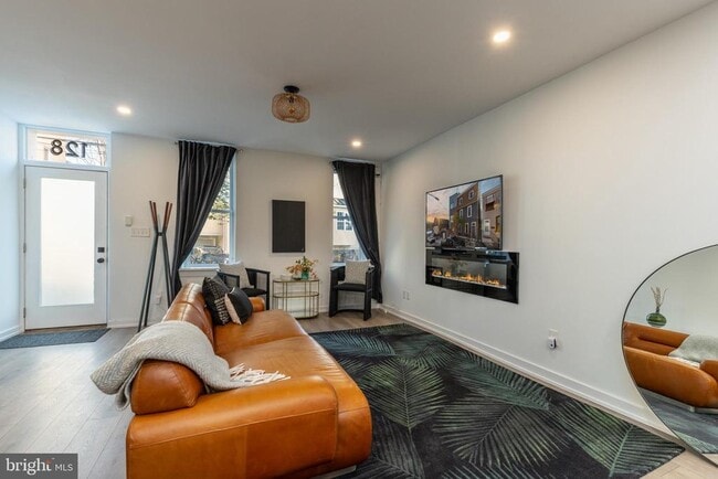 128 East St in Philadelphia, PA - Building Photo - Building Photo