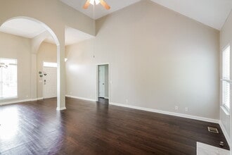 2178 Loudenslager Dr in Spring Hill, TN - Foto de edificio - Building Photo