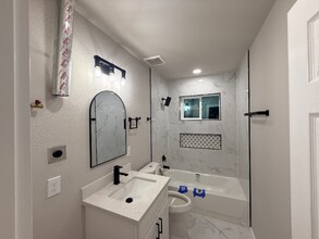 5238 Pease St in Houston, TX - Foto de edificio - Building Photo