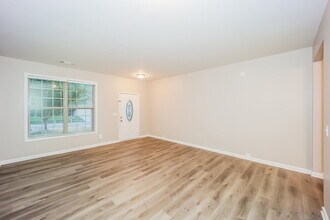 4495 Favored Way in Union City, GA - Foto de edificio - Building Photo