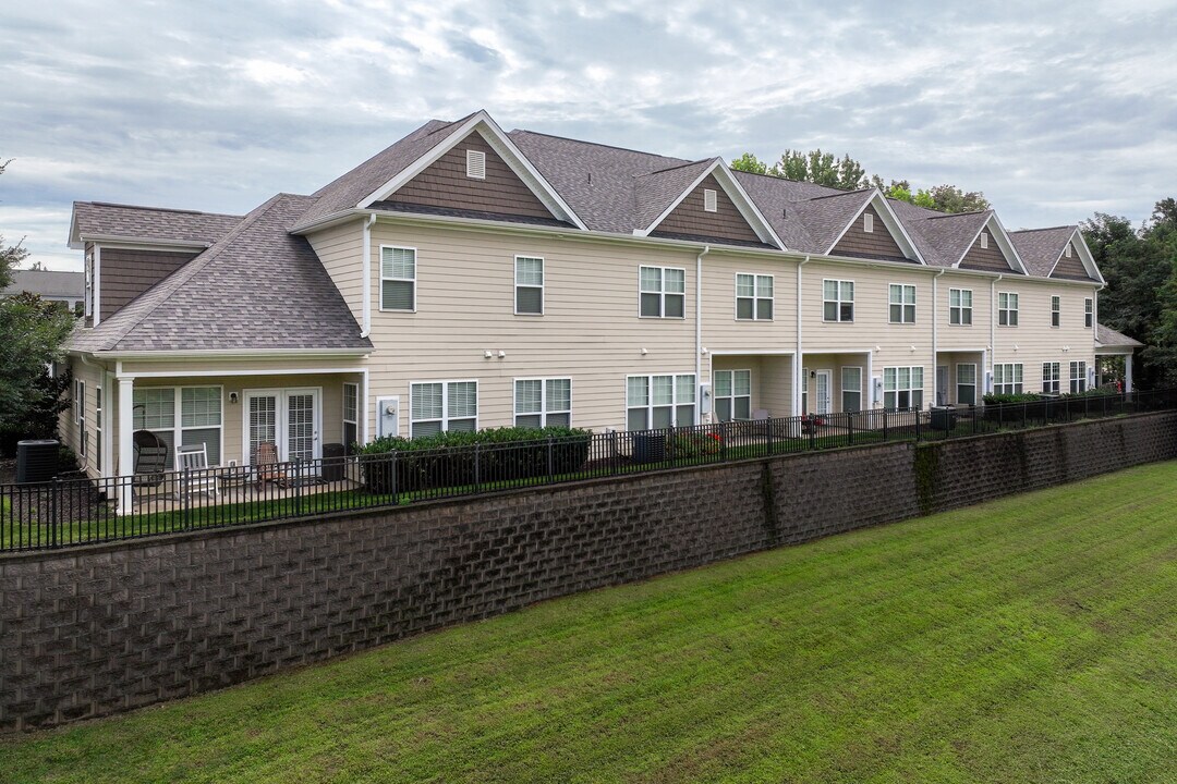 New Garden Square Townhomes in Greensboro, NC - Building Photo
