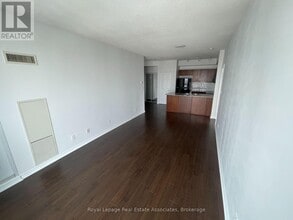 3504 Hurontario St in Mississauga, ON - Building Photo - Building Photo